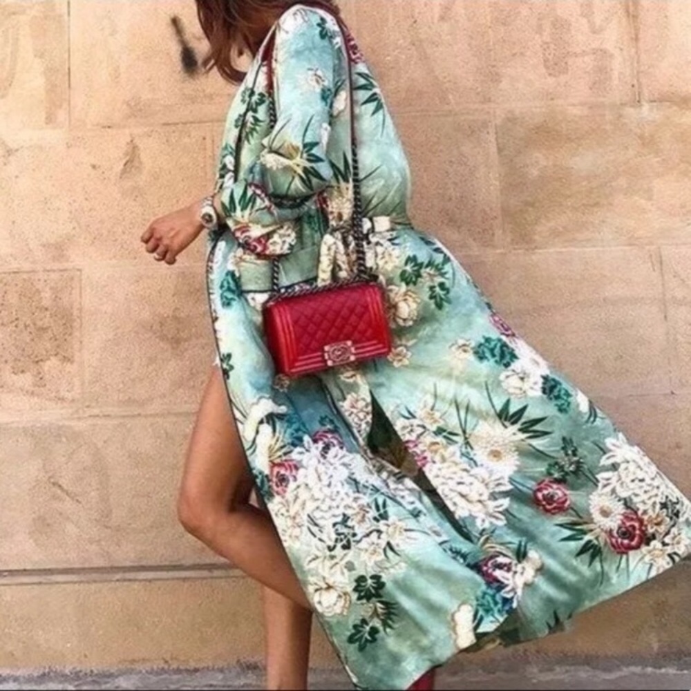 5⭐️Fave!  Satin floral kimono duster - Picture 2 of 8